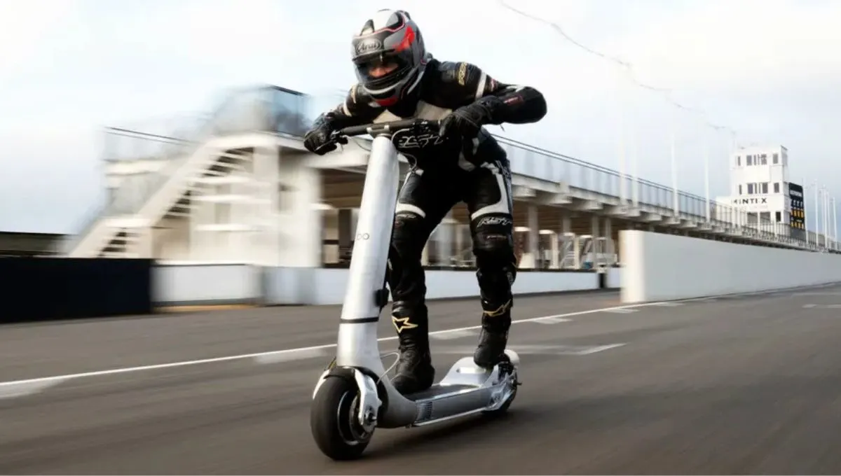 जगातील सर्वात वेगवान इलेक्ट्रिक स्कूटर ‘द टर्बो’ 160 किमी/तास वेगाने धावणार, गिनीज रेकॉर्डचा दावा
