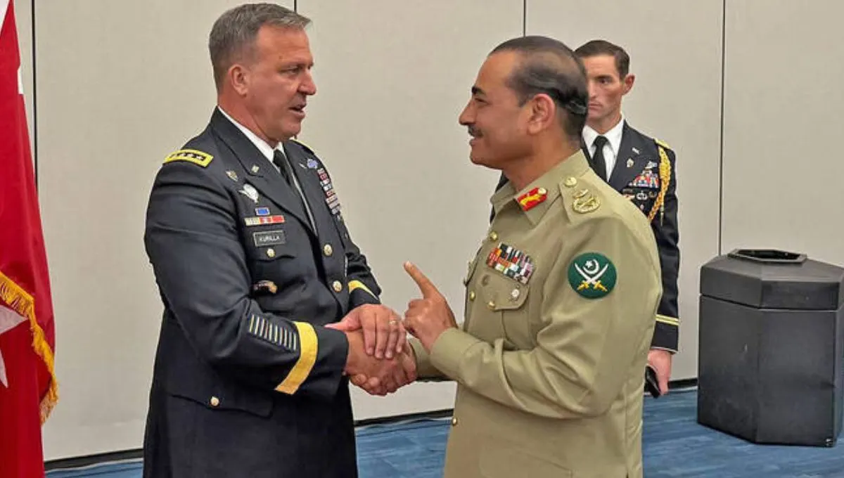 भारताची तुलना ‘शायनिंग मर्सिडीज’शी, पाकिस्तानला ‘गिट्टीने भरलेला ट्रक’ – मुनीर यांचे वक्तव्य चर्चेत