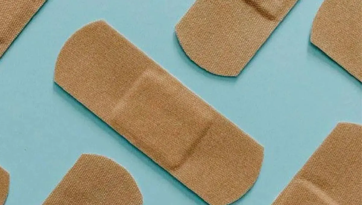 Bandage Hacks: बॅन्डेजचे 6 अनोखे उपयोग जखमेवरच नाही, रोजच्या अडचणींवरही उपाय!