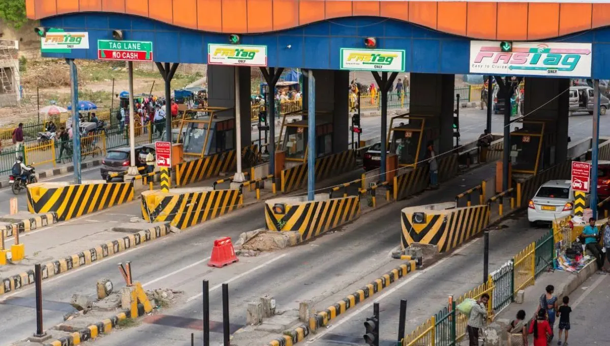 FASTag वार्षिक पासचा धमाका! पहिल्याच दिवशी १.२४ लाख व्यवहार, काय आहे खास?