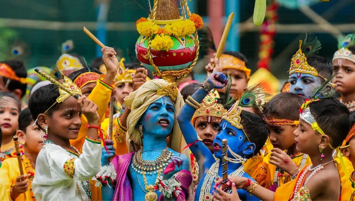 जन्माष्टमी २०२५: १५ की १६ ऑगस्ट? श्रीकृष्णाच्या जन्मोत्सवाची तारीख आणि मुहूर्त जाणून घ्या!