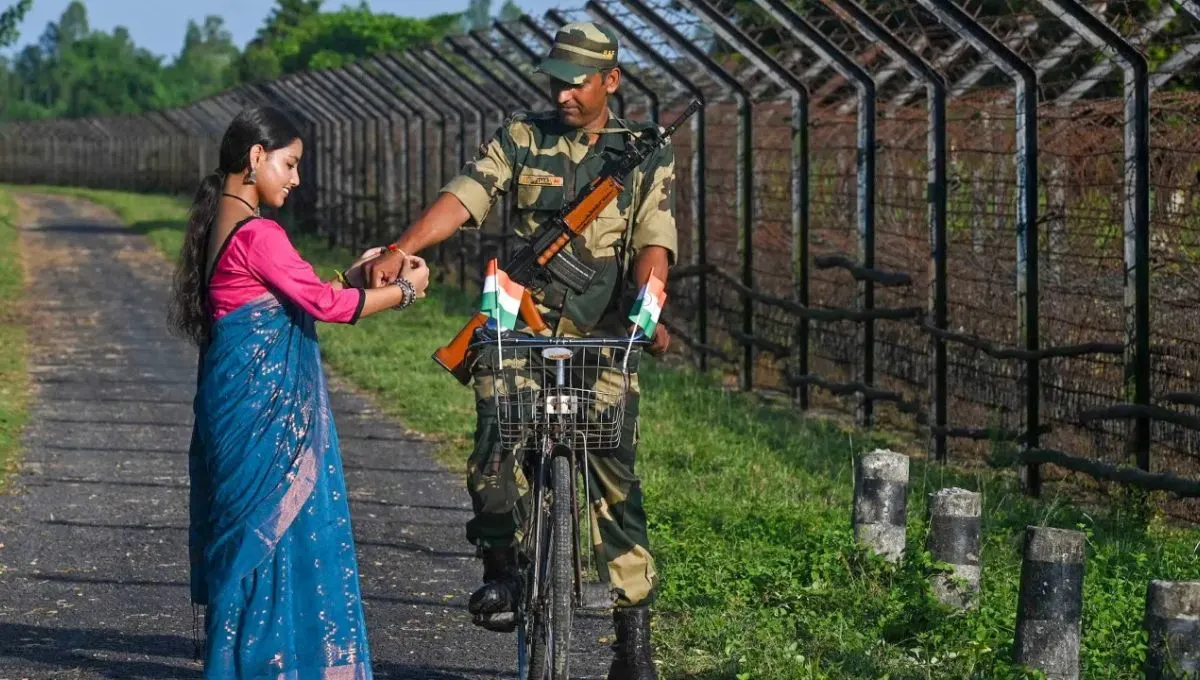 Raksha Bandhan 2025: राखी किती दिवस हातात ठेवावी आणि जुन्या राखीचे काय करावे?