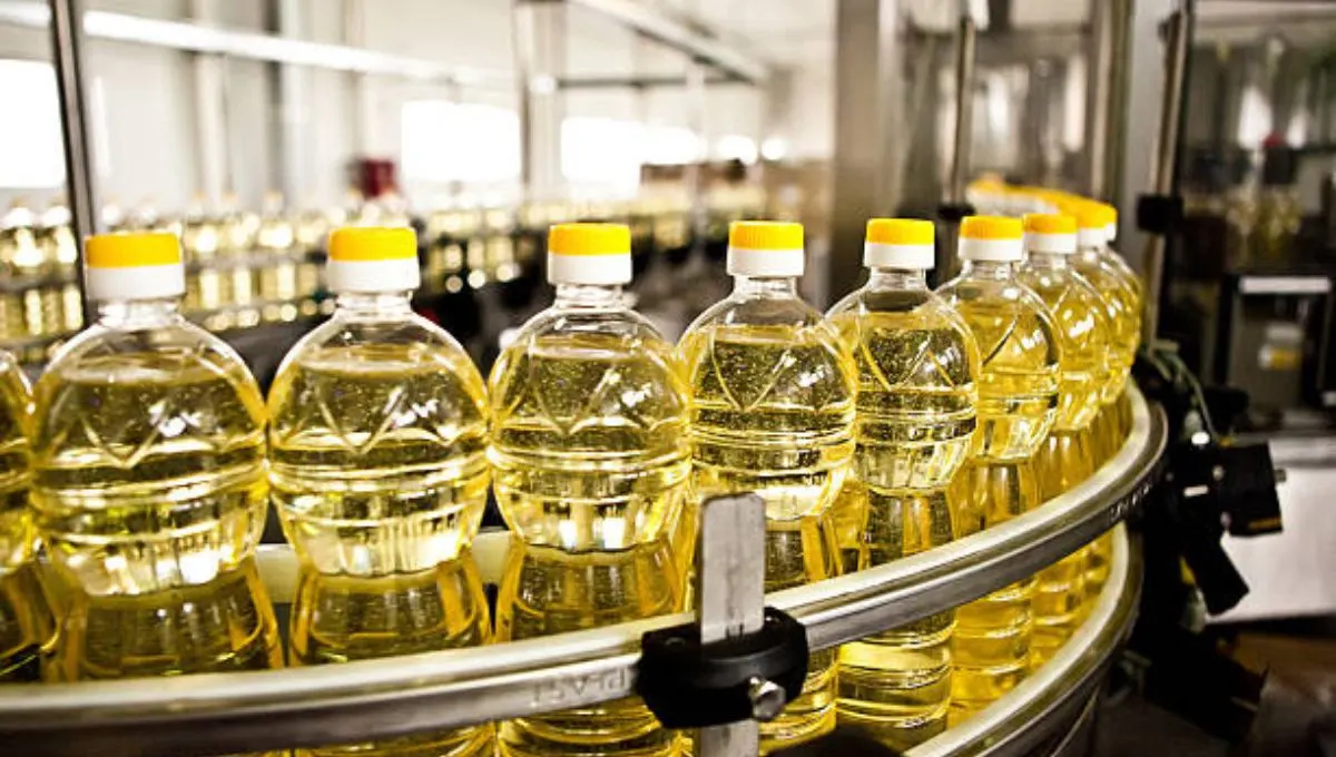 सणासुदीत खाद्यतेलाच्या किमती भडकल्या! मुंबईत 10 रुपये वाढ, तुमच्या खिशाला काय फटका?