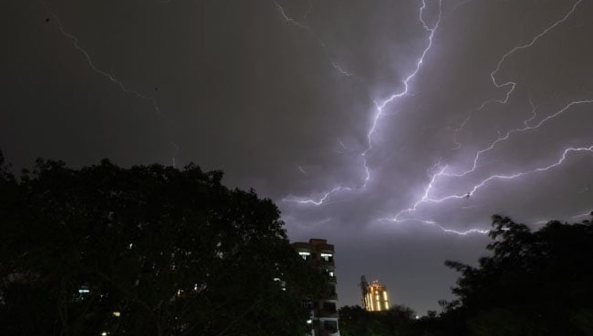 सावधान! १७ जिल्ह्यांत पावसाचा धडाका: यलो अलर्ट, काय आहे हवामान अंदाज?